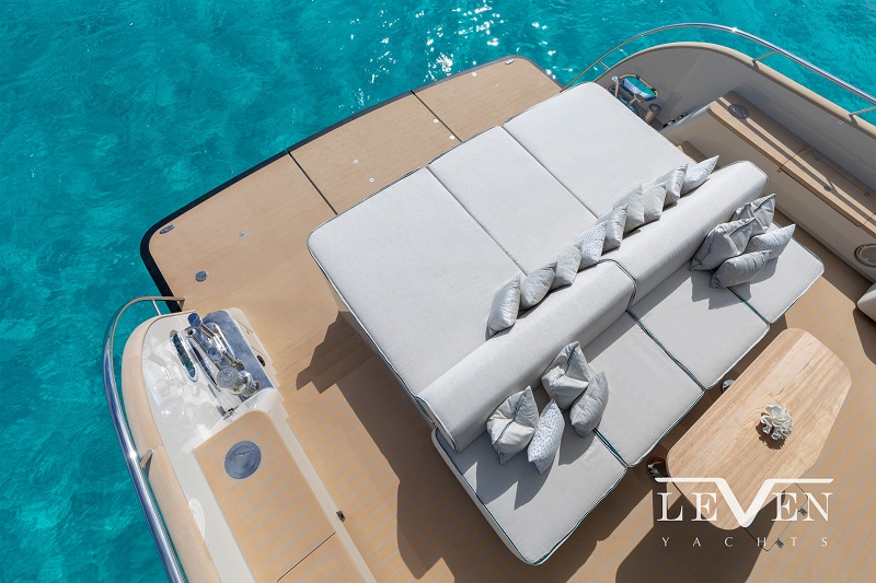 2020 LeVen 90 Flybridge-05.jpg