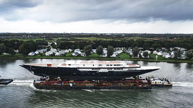Bezos Yacht.jpg