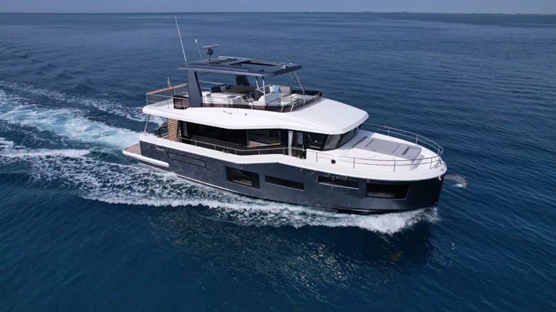 grand-trawler-63-exterior 1.jpg