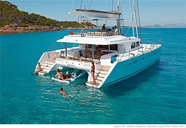 Lagoon-560 w transom lift, ps640.jpg
