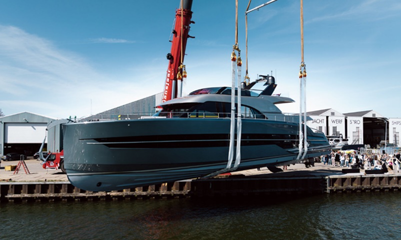 St-Barth 85 FLY 1.jpg